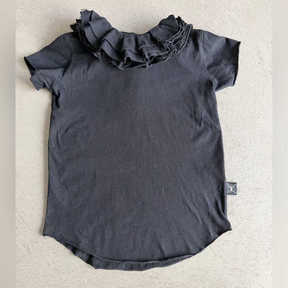 nununu Ruffled collar Tee